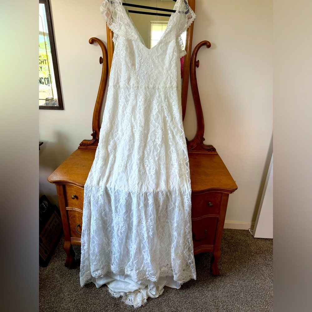 David’s Bridal Ruffled Sleeve Lace Wedding Dress